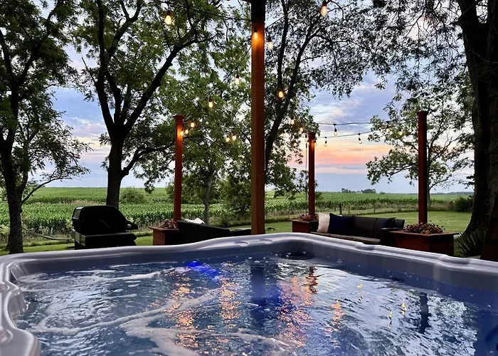 Сasa de vacaciones 2 Acre Private Retreat With Sauna, Hot Tub, Large Fire-pit And Outdoor Games *