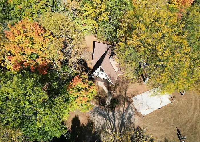 2 Acre Private Retreat With Sauna, Hot Tub, Large Fire-pit And Outdoor Games * Heyworth
