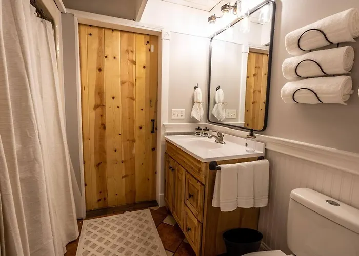 Casa de férias 2 Acre Private Retreat With Sauna, Hot Tub, Large Fire-pit And Outdoor Games