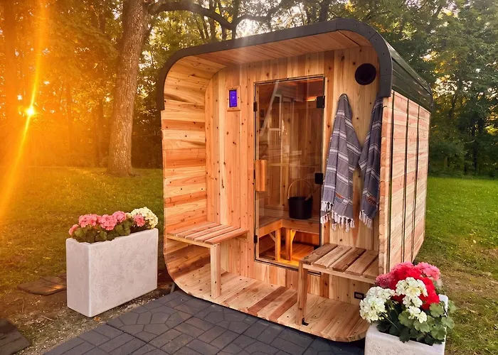 2 Acre Private Wellness Retreat With Sauna, Hot Tub And Outdoor Games * Heyworth