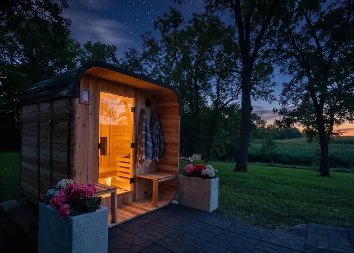 2 Acre Private Wellness Retreat With Sauna, Hot Tub And Outdoor Games Hébergement de vacances Heyworth