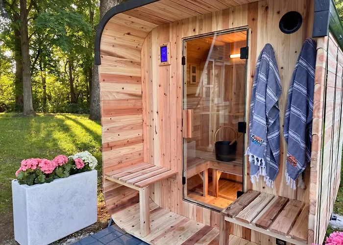 2 Acre Private Wellness Retreat With Sauna, Hot Tub And Outdoor Games Hébergement de vacances Heyworth